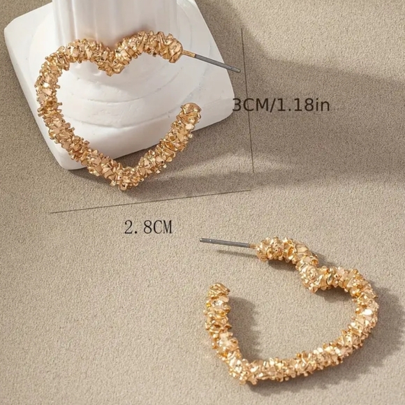 18k Gold Plated Heart Shape Hoop Earrings - Picture 3 of 3